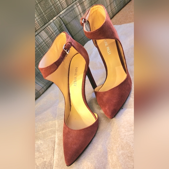 Red Wine 🍷 heels - Picture 1 of 6